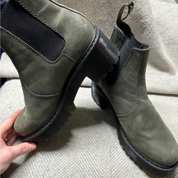 😎 Dr. Martens Chelsea Pull-on Platform Boots in Olive Green - Picture 3 of 6